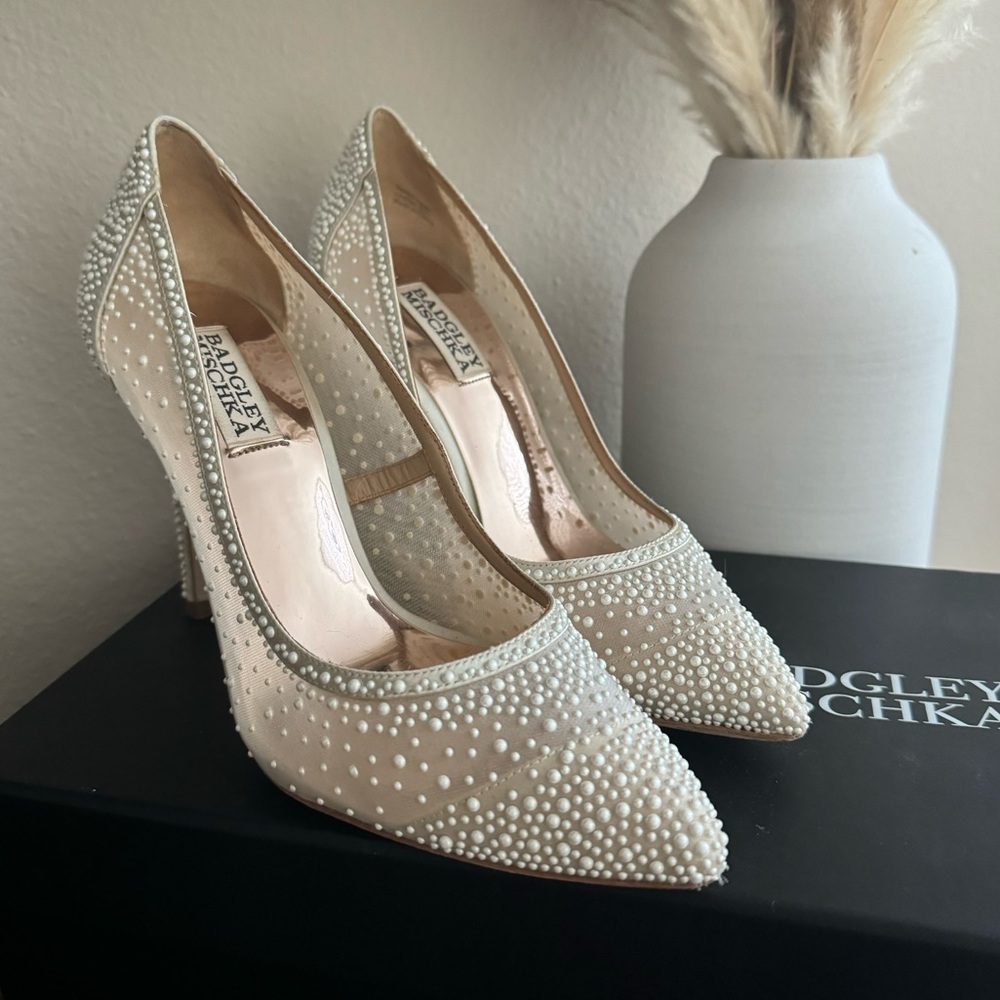 Stunning Badgley Mischka Pearl Heels